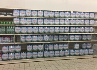 Eau en bouteille : les commerces sont « invités » à afficher les prix sur leur devanture DEETS, eau, bouteilles, Mayotte, Vigier