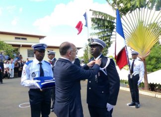 Le capitaine Chamassi en retraite, mais toujours sur le front de la lutte contre la délinquance Bernard Cazeneuve, Mayotte