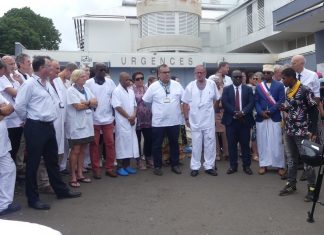 Les hospitaliers manifestent leur soutien au chirurgien agressé CHM, Urgences, agression, Mayotte