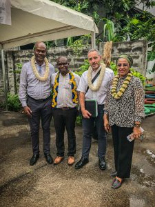 4 hauts représentants de l'association Mlezi Maore qui posent pour une photo officielle 