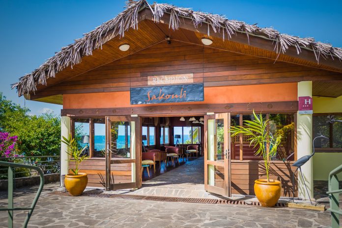 Entrée d'un hotel qui s'intitule le Sakouli