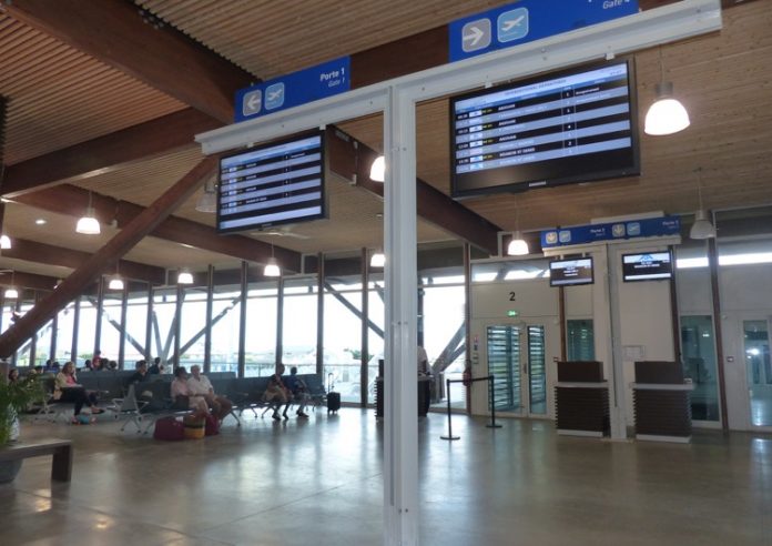 Aéroport, bombe, Mayotte