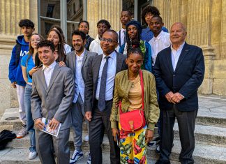 Quand le ministre Pap Ndiaye récompense les collégiens mahorais
