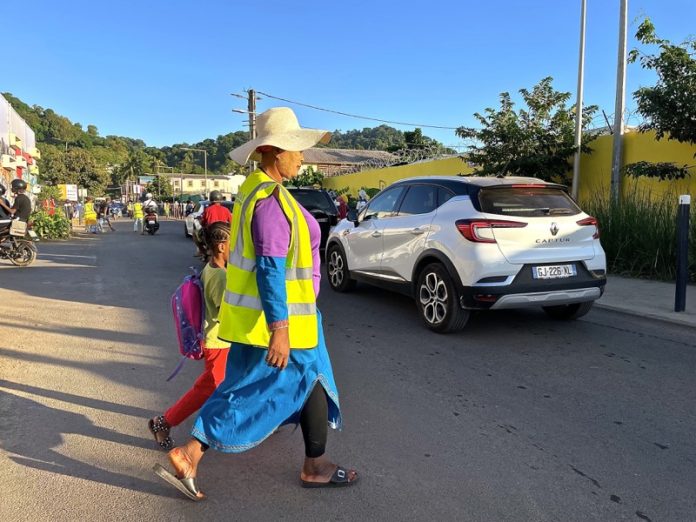 Parents relais, gilets jaunes, Mayotte, Castaner, Thierry Suquet