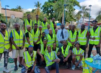 Mamoudzou : Remise des gilets Parent-Relais