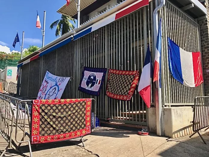 Assemblée nationale, bureau étrangers, titre de séjour, Mayotte