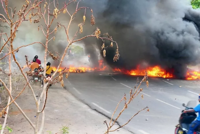 Mayotte, état d'urgence sécuritaire, Pascal Perri, Comores