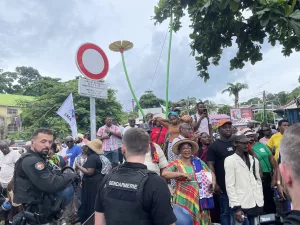 Mobilisation en masse à Mamoudzou pour apercevoir le ministre